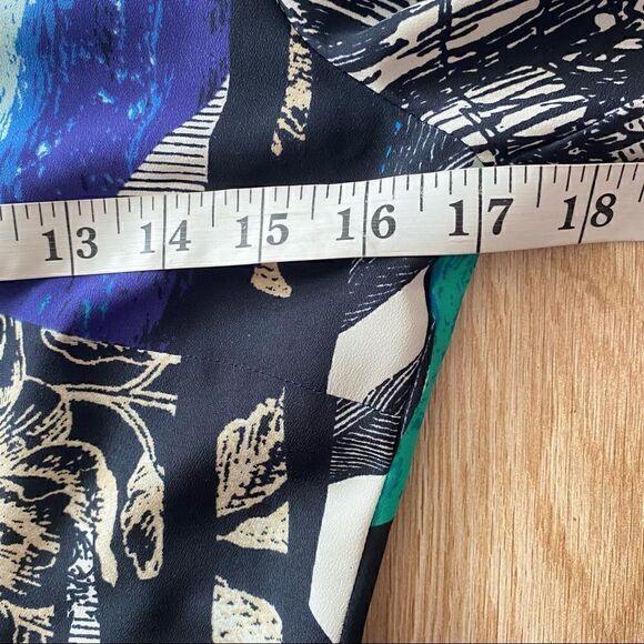 Nic + Zoe Arsty Vibrant Abstract Printed Polyester Button Up Shirt Blouse - Picture 4 of 6